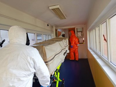 Biohazard tým ZZS JčK - záchrana pacienta s vysoce nakažlivou nemocí
